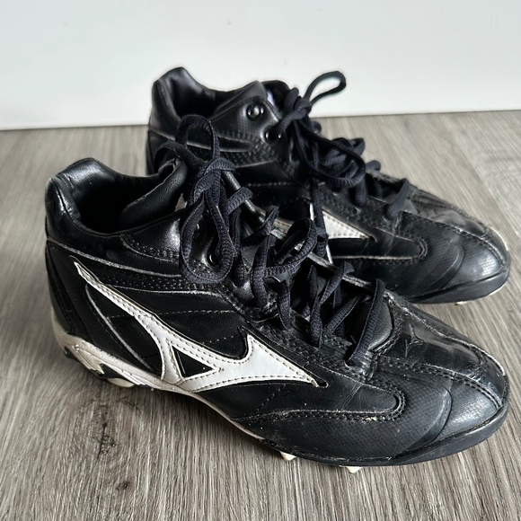 Mizuno Youth Baseball Cleats size 4.5 - Picture 1 of 4